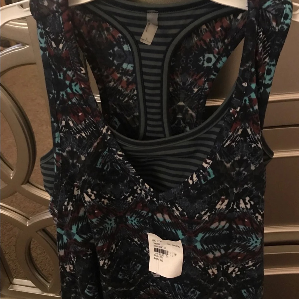 Woman’s Top - Picture 4 of 4